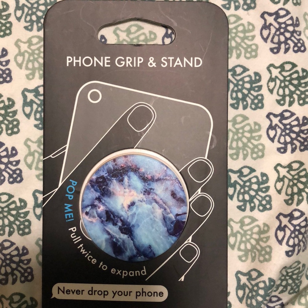 2 Pop sockets!! - Picture 3 of 3